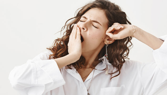 примета зевать